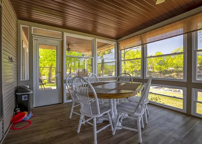 Waterfront Retreat With Hot Tub Holiday home Marion