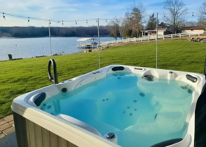 Waterfront Retreat With Hot Tub Marion