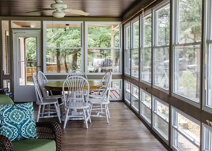 Waterfront Retreat With Hot Tub Holiday home Marion