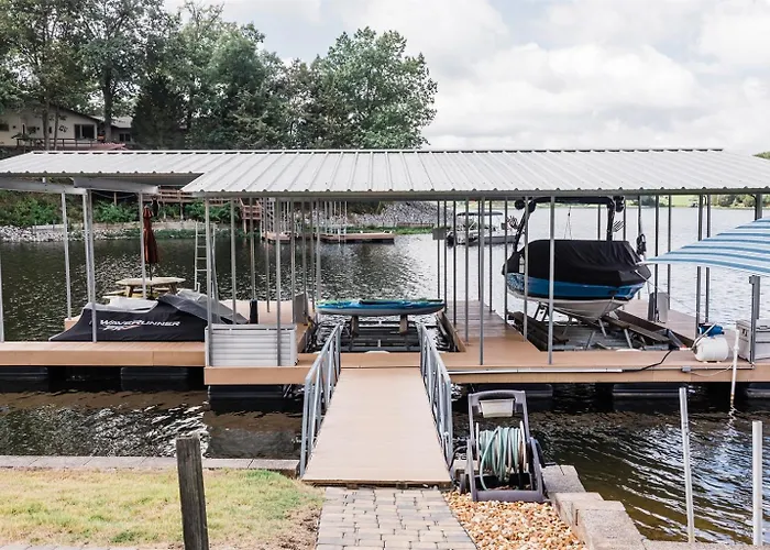 Waterfront Retreat With Hot Tub Holiday home Marion