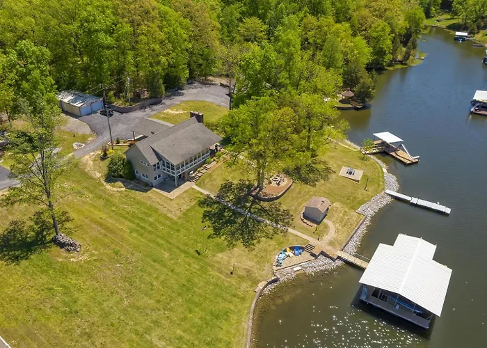 Waterfront Retreat With Hot Tub Holiday home Marion