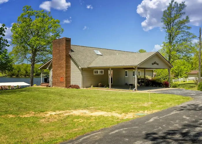 Waterfront Retreat With Hot Tub Holiday home Marion